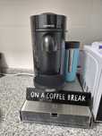Máquina de café + Organizador de cápsulas Nespresso