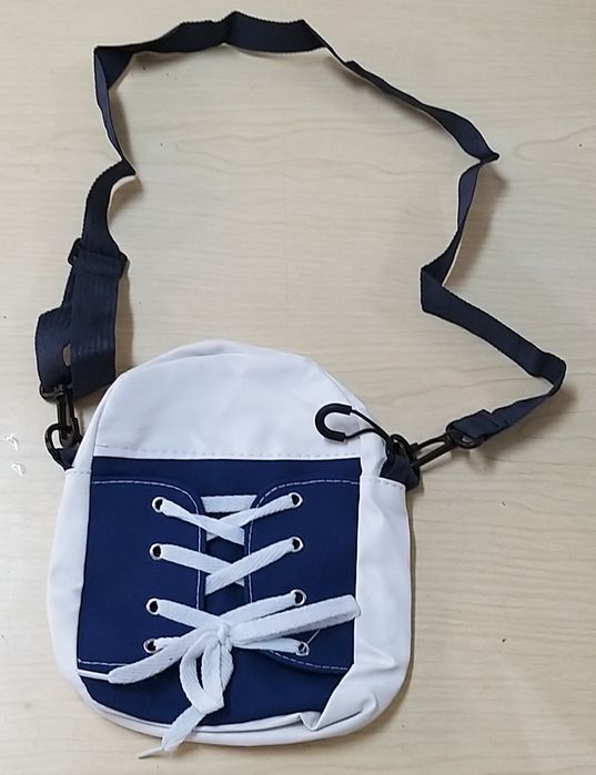 Mala a tiracolo ténis.