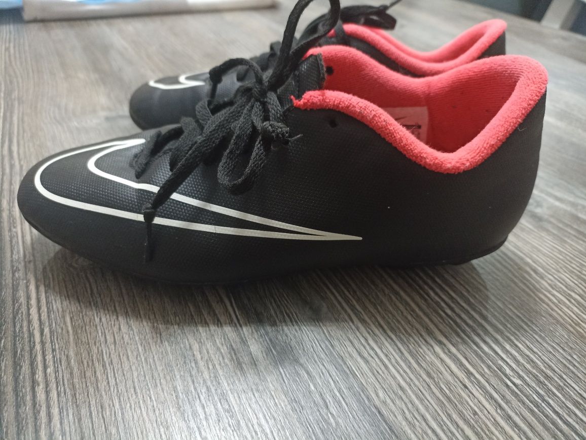 Buty do piłki korki Nike 36.5