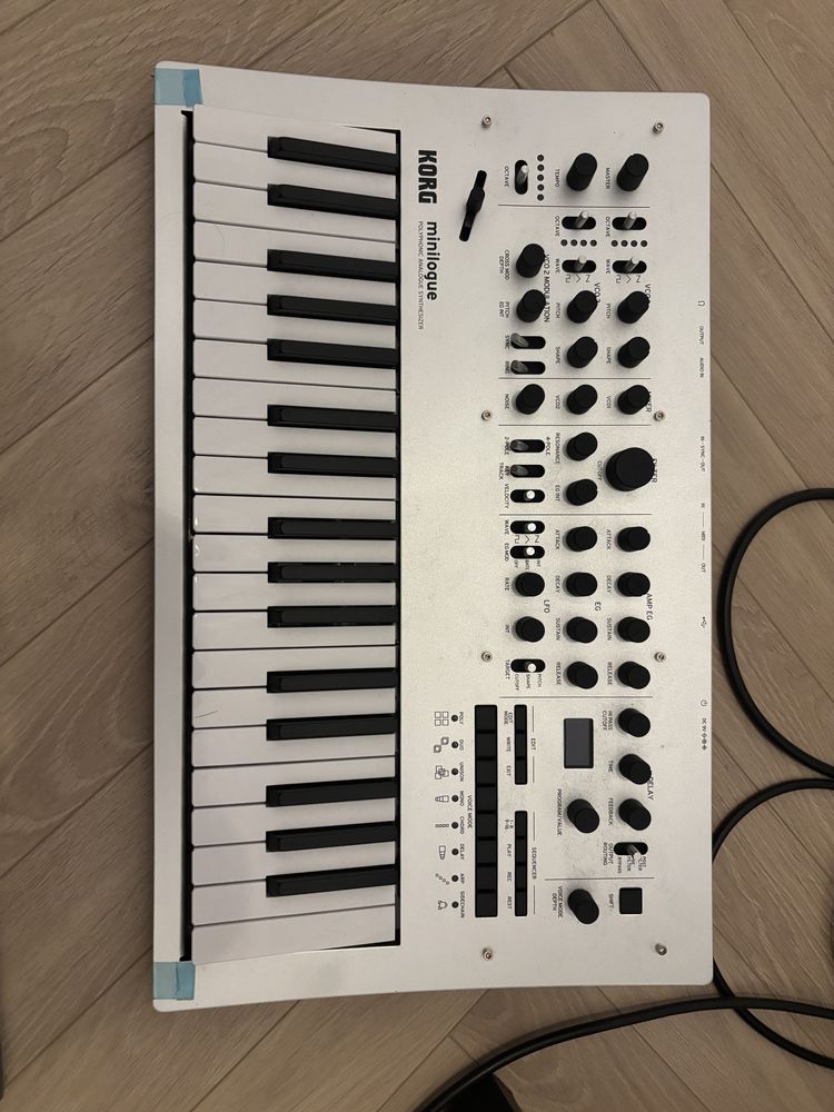 Korg minilogue syntezator