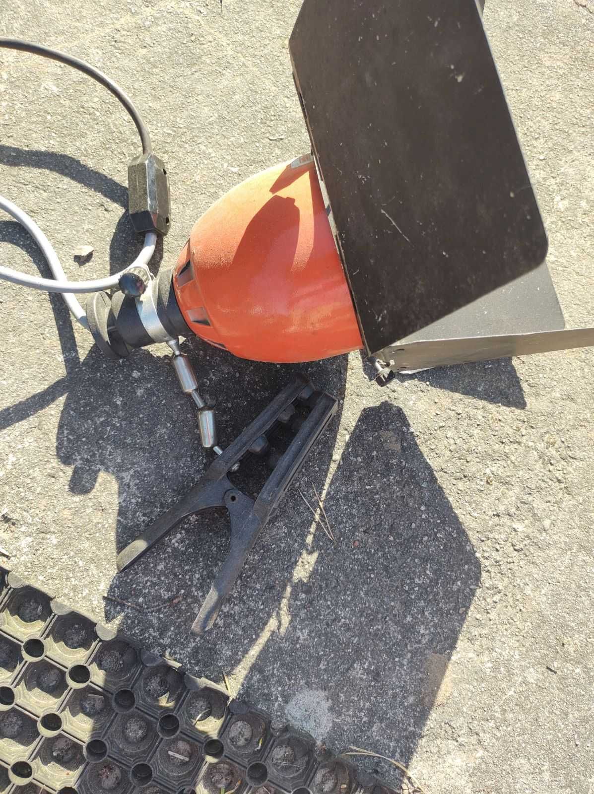 duża lampa czerwona