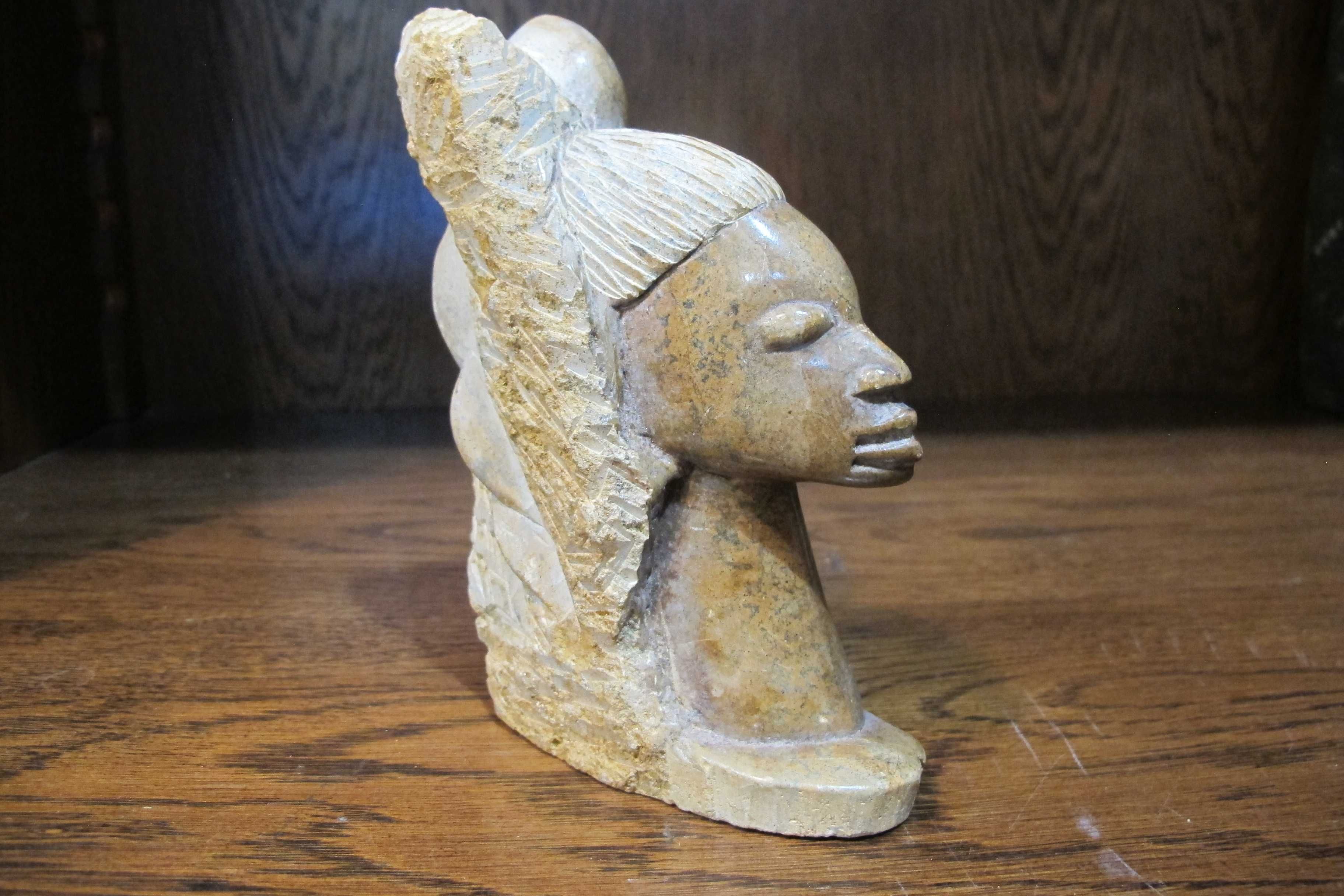 Figurka kamienna rzeźba głowa