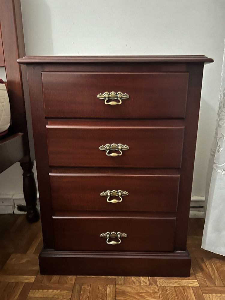 Conjunto cama e mesas de cabeceira