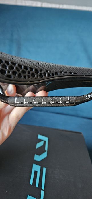 Siodełko rowerowe RYET 3D CARBON 7x9