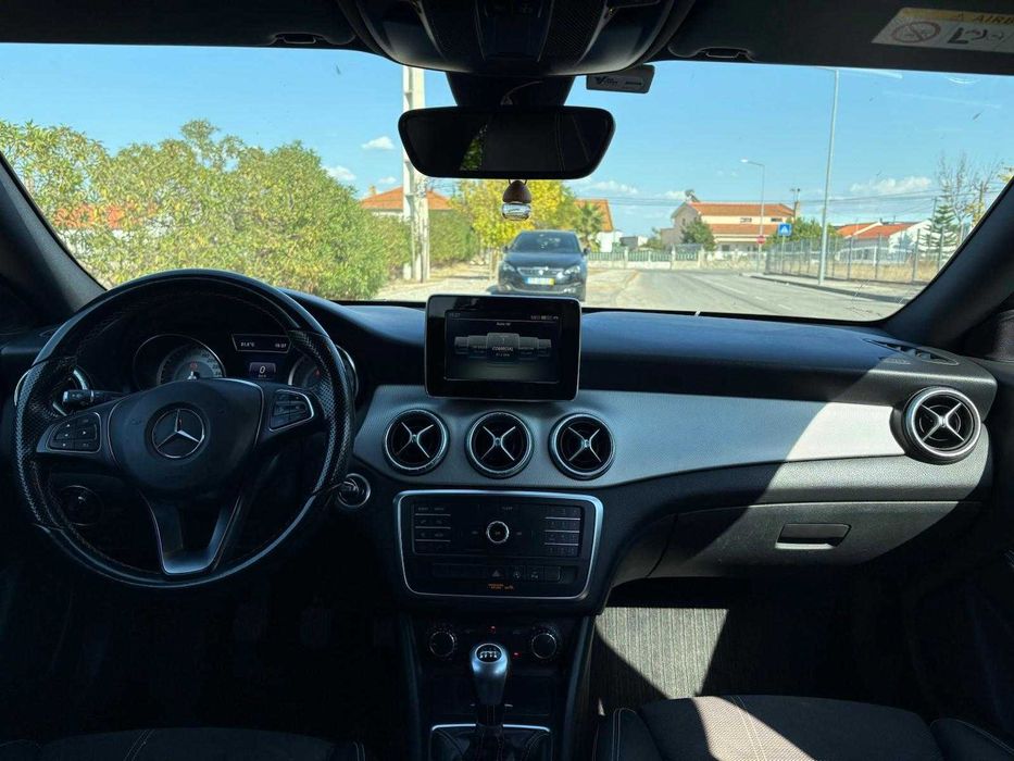 Mercedes-Benz CLA 180 Shooting Brake Urban 2015 – Excelente estado