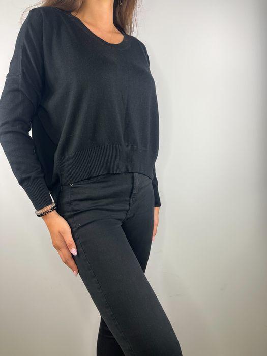 Czarny asymetryczny sweter crop top siateczka na plecach Top Secret M