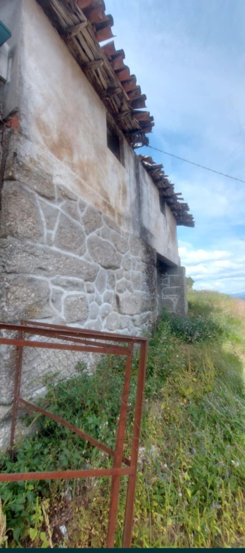 Moradia T3 para reconstrução