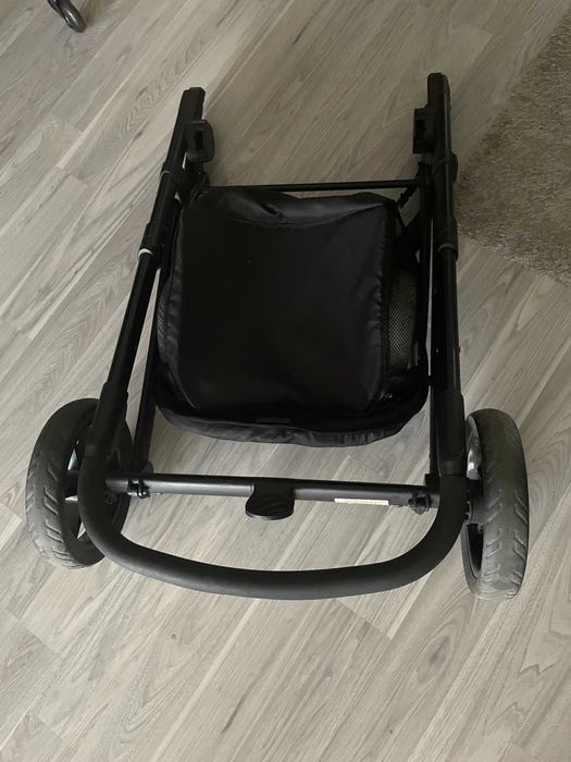Carrinho de Bebé em Excelente Estado - Segunda Mão