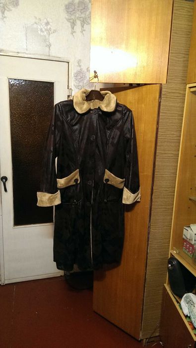 Стильное элегантное и тёпленькое Женское пальто с меховым воротником