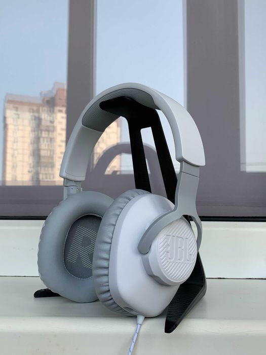 Мінімалістична підставка для навушників надрукована на 3D принтері