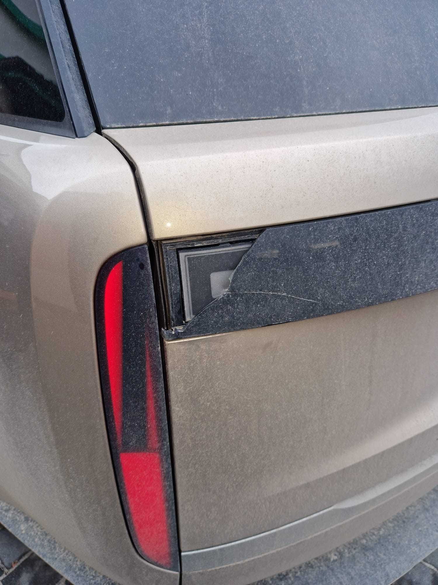 blenda lampa tylnej klapy Range Rover 2023 sprawna uszkodzone szkło