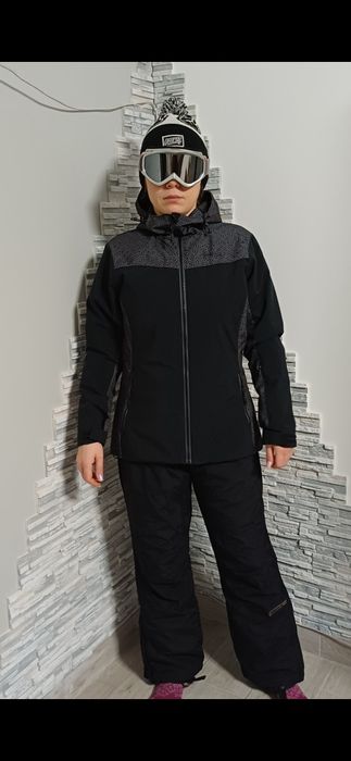 Лижний  модний костюм  розмір М  дуже класний