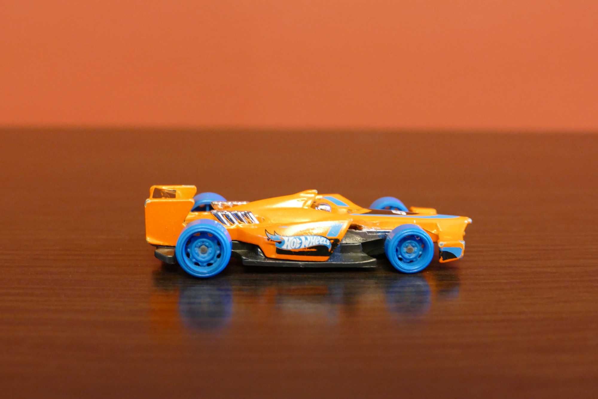 Hot Wheels autko "Resorak" CFG97 2014