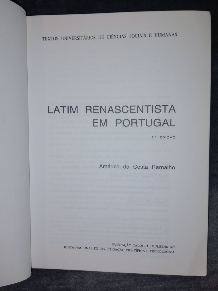 Livro universitário de ciências sociais e humanas