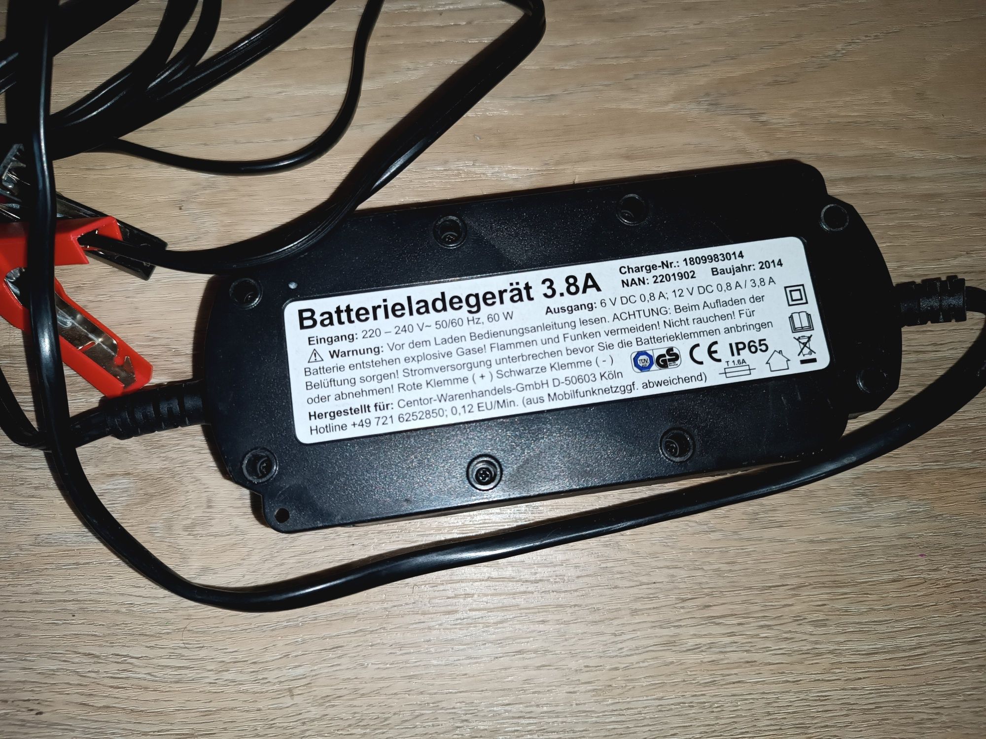Ładowarka do akumulatora 6V 12V 3.8A LCD mikroprocesorowa prostownik