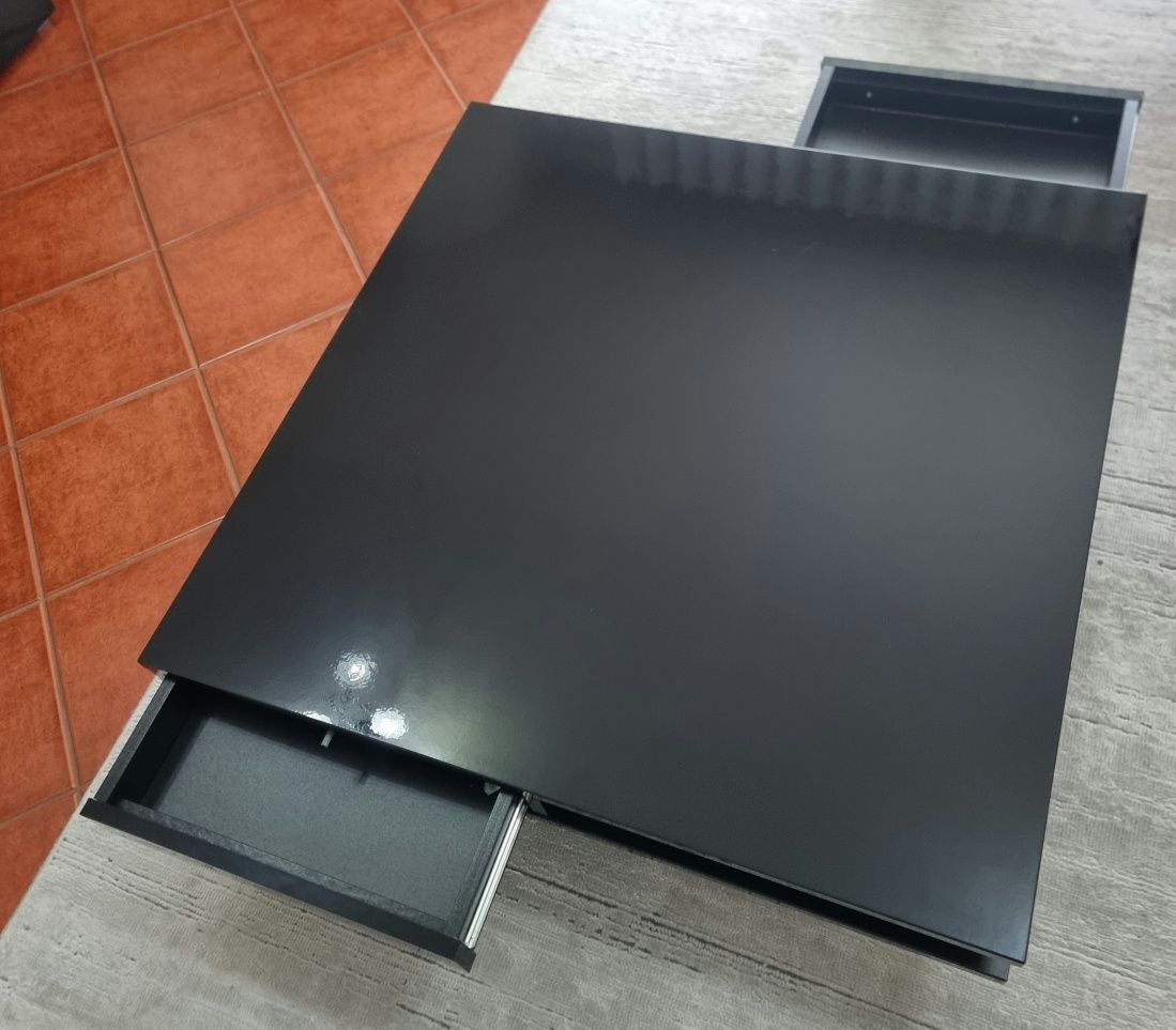 Mesa de centro acabamento premium preto brilhante como nova