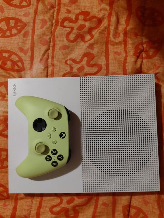 Xbox one s 1tb .