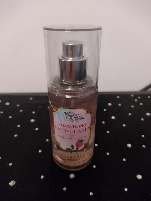 Mgiełka Strawberry Snowflakes bath&body works b&bw