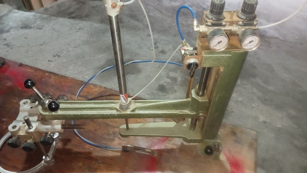 Suporte de segurança para tupias manuais.