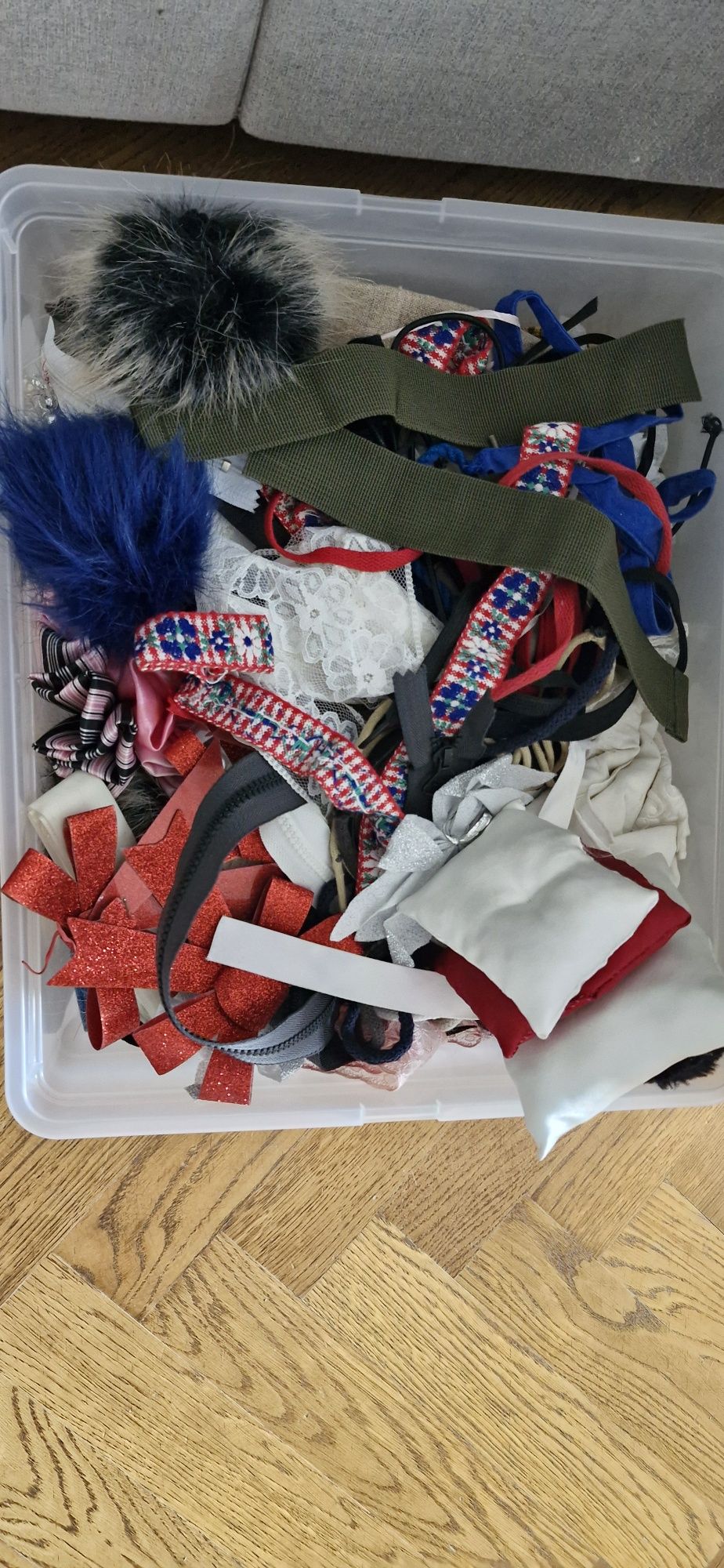 Nici, wełna, guziki, szydełko, rzep, igły, pasmanteria, akcesoria