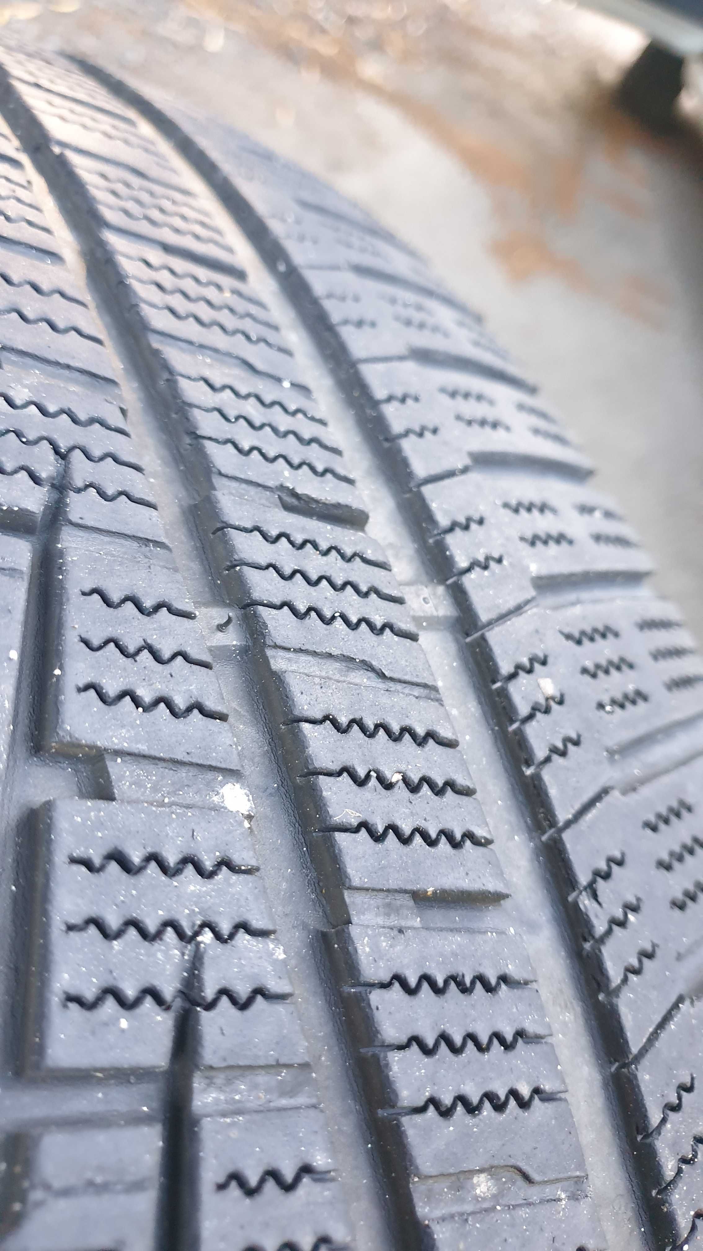 Preço do conjunto de 2 pneus Hankook 255/55R19 usados