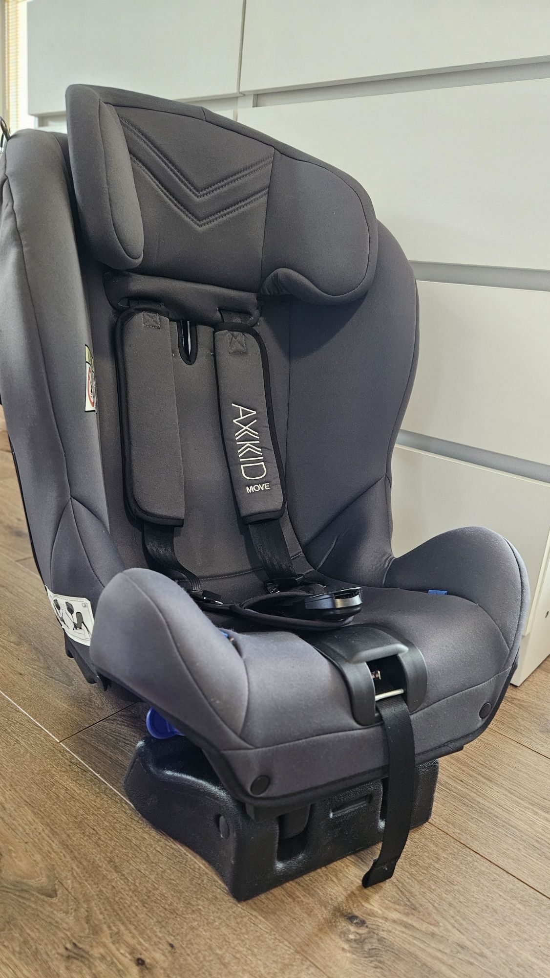 Fotelik axkid move prawie nowy rwf tyłem 9-25kg