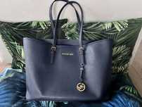 Sprzedam torebke MICHAEL KORS JET SET TRAVEL duza granatowa