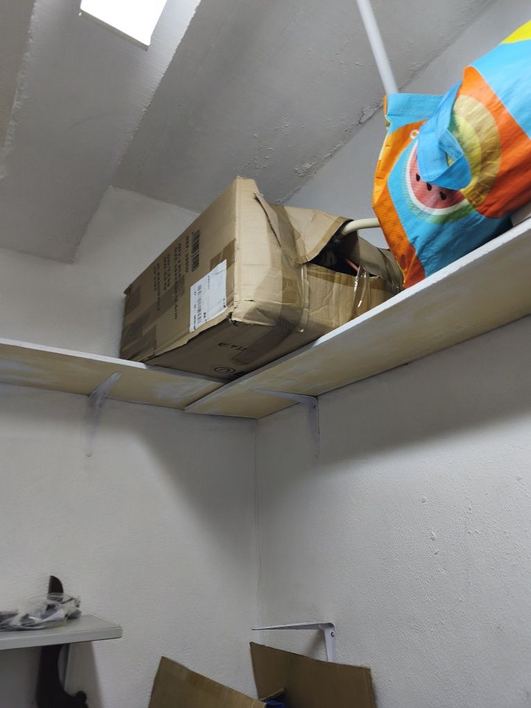 Fogão, esquentador, aquecedor a gás com botija a meio