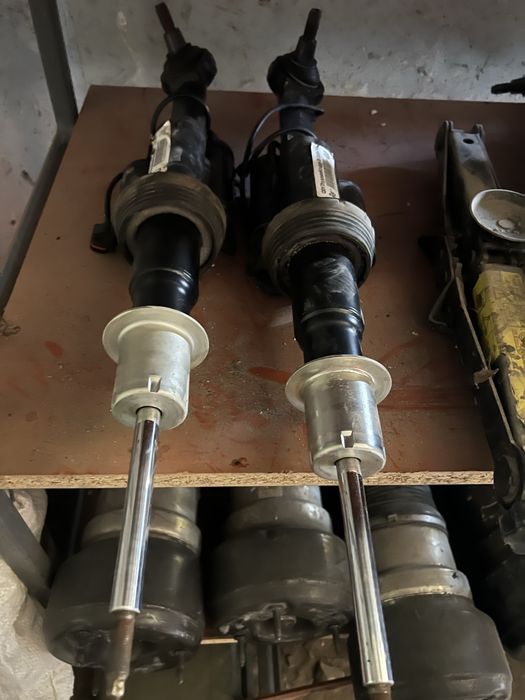 Пневмопідвіска мерседес w221 Амортизатори Стойки