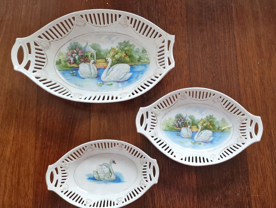 Conjunto antigo de louça