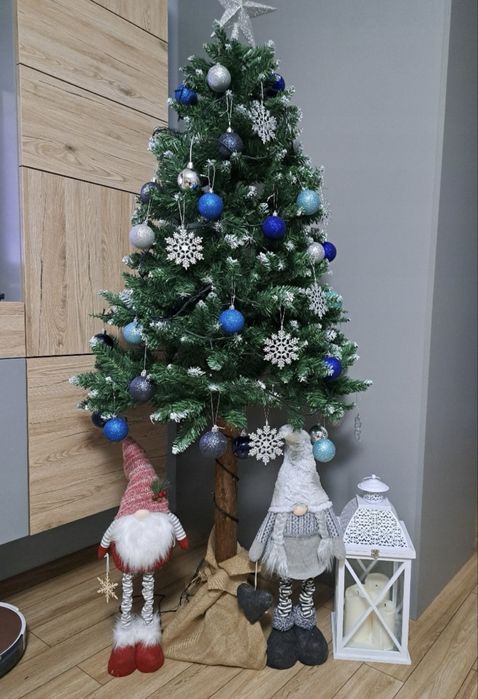 Ośnieżona choinka sztuczna na pniu 180 cm gęsta piękna sosna diament