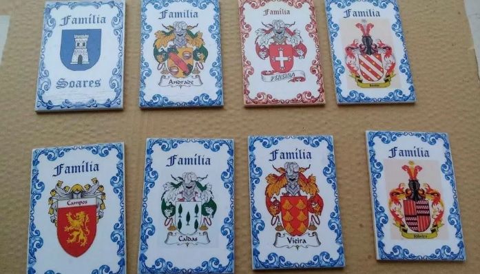 Brasões de família em azulejos cerâmicos portugueses