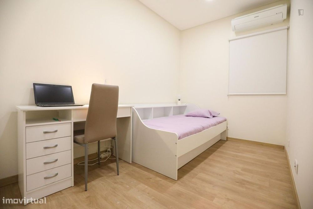 526134 - Quarto com cama de solteiro em...