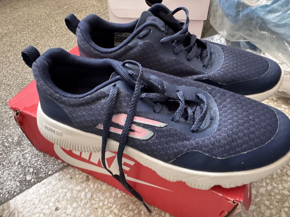 Adidasy skechers