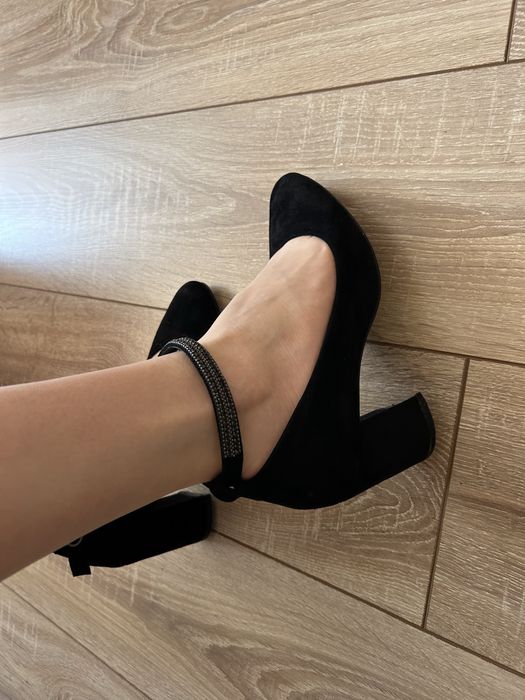 замшеві туфлі на каблуці