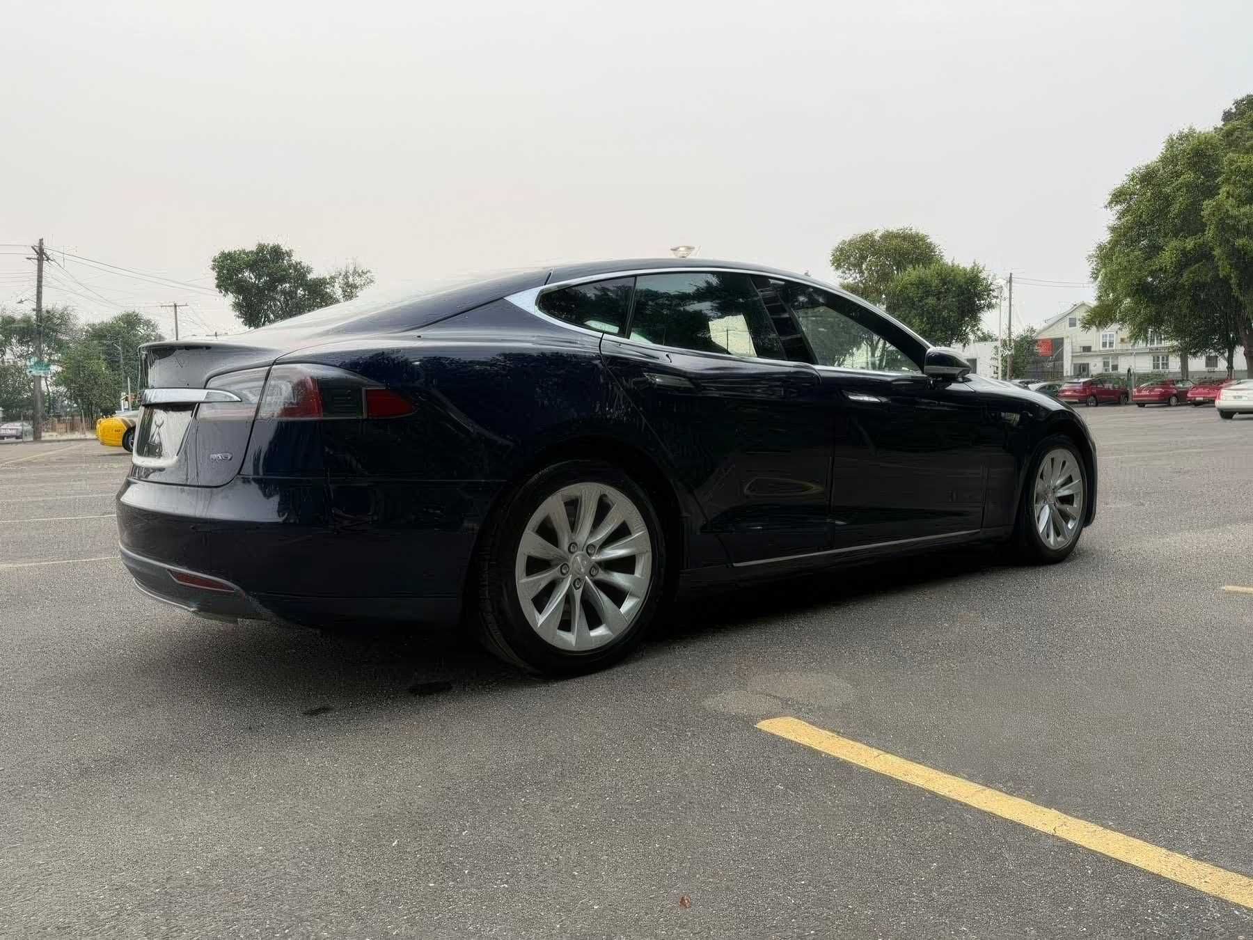 2015 Tesla Model S 85D AWD