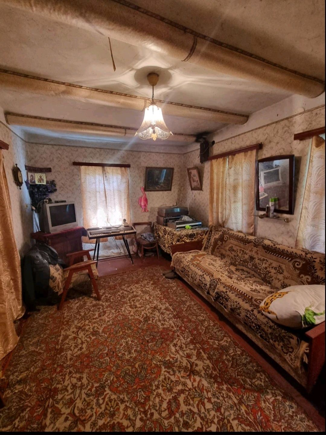Мачухи, окремий будинок з великою земельною ділянкою.