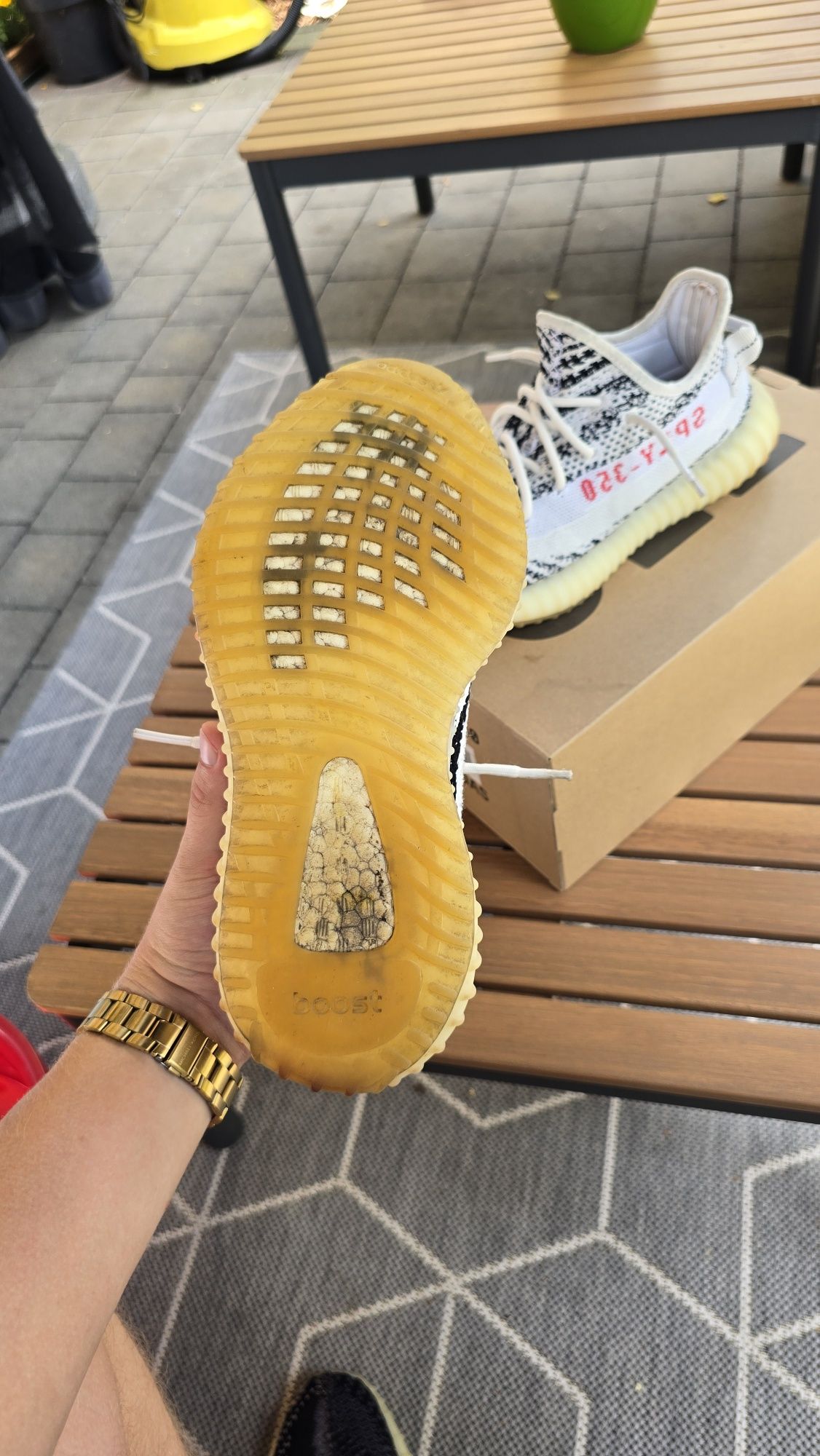 Yeezy 350v2 zebra