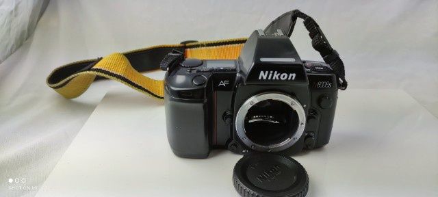 Aparat firmy Nikon.