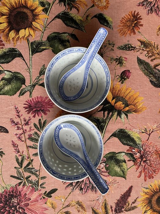 Naczynia na chińszczyznę miski i łyżki vintage ramen noodle ryż