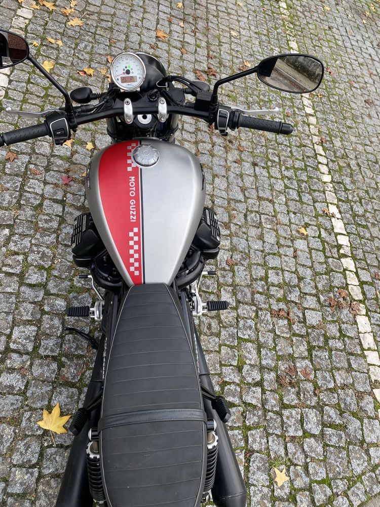 Moto Guzzi v9 Bobber