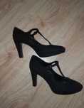 czarne buty na obcasie