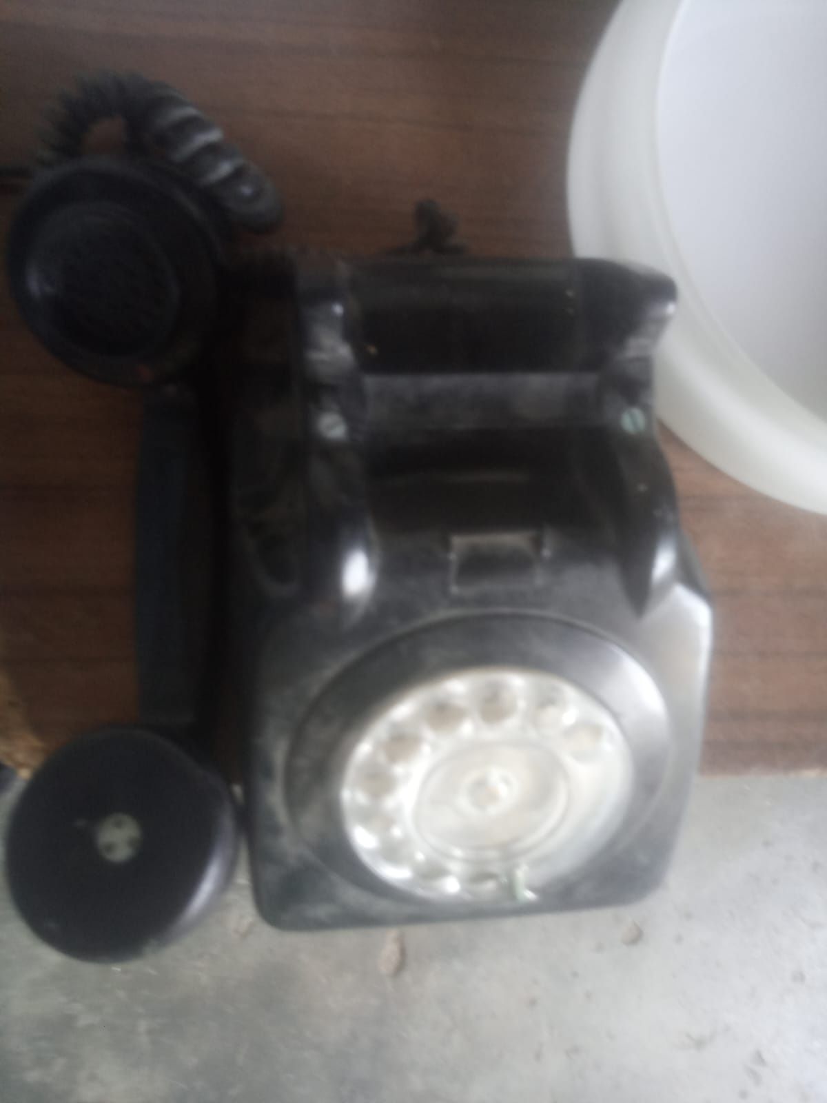 Telefone antigo em bom estado