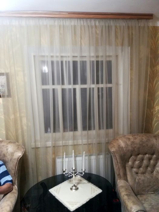 Две   готовые гардины на  сборочной ленте