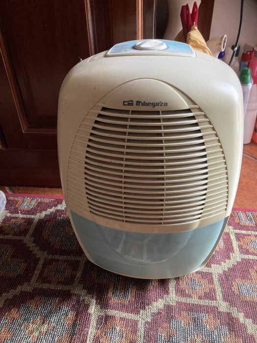 Desumidificador em bom estado de funcionamento