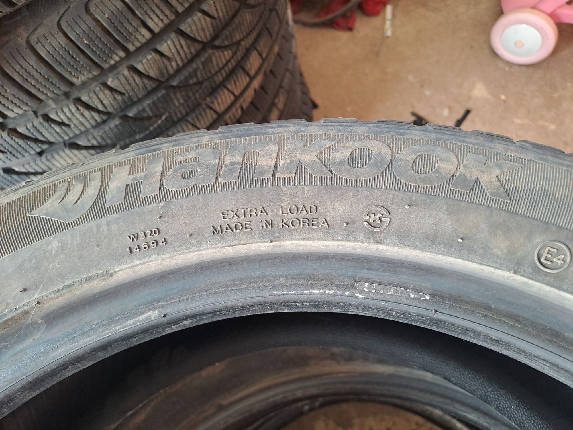 Продам шини 225/50R18