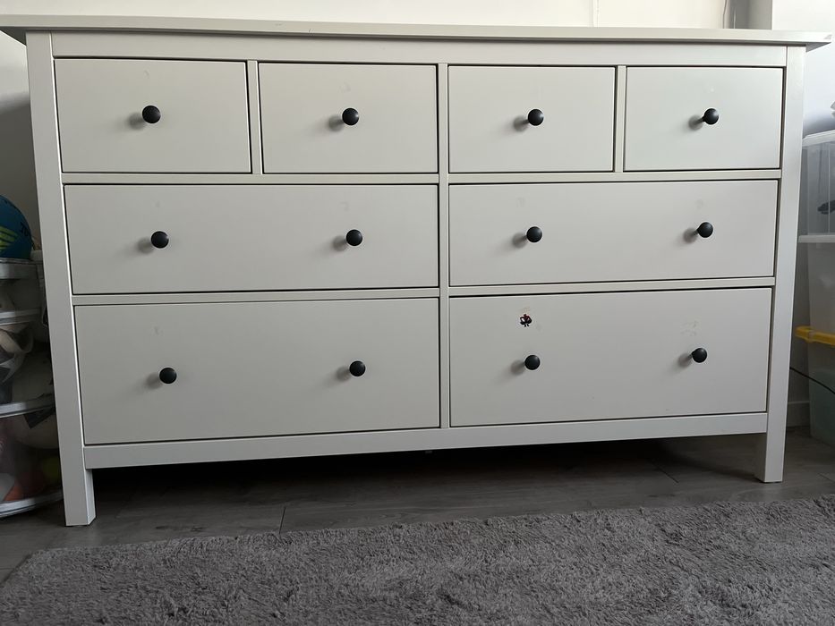 Comoda gama HEMNES (IKEA)