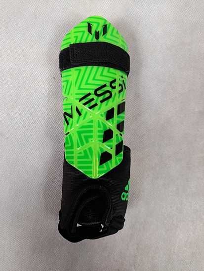 Adidas Messi 10 Ochraniacze na golenie do piłki S 100-120 CM