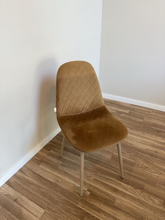Mesa de vidro com 6 cadeiras