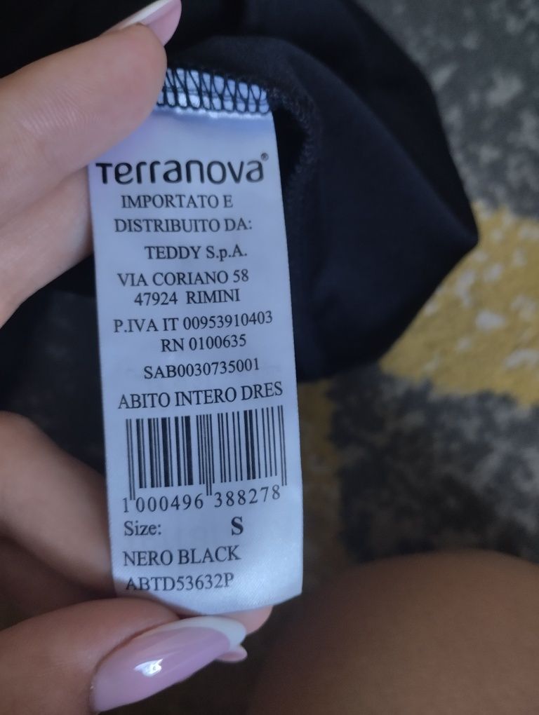 Czarna elegancka sukienka z hiszpańskim rękawem
